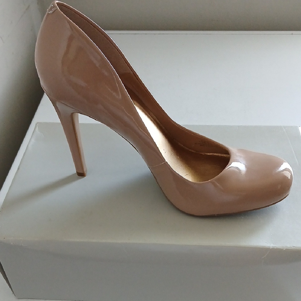 Elegant Nude Pumps